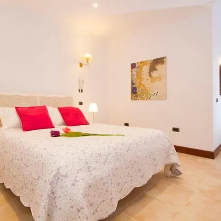 Marina Is A Beautiful 5 Bedroom In With Heated Pool Βίλα